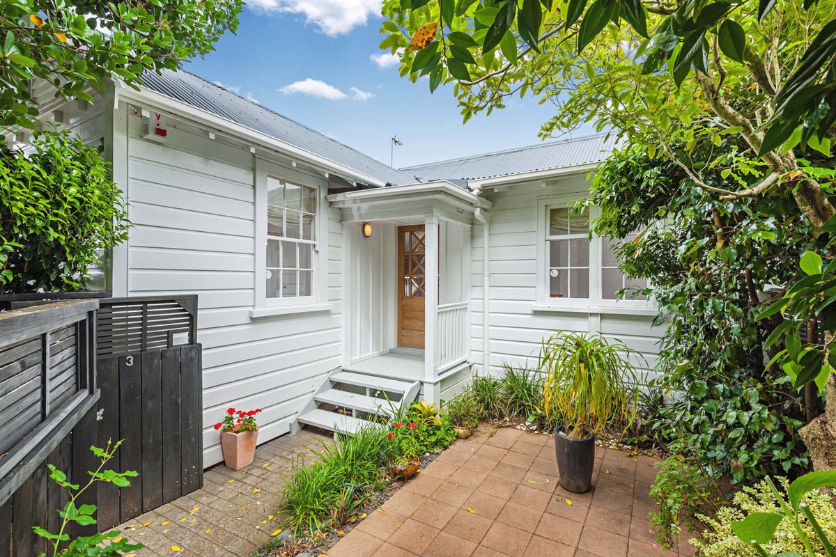 3/0 Valley Road, Mount Eden, Auckland - Carousel 1