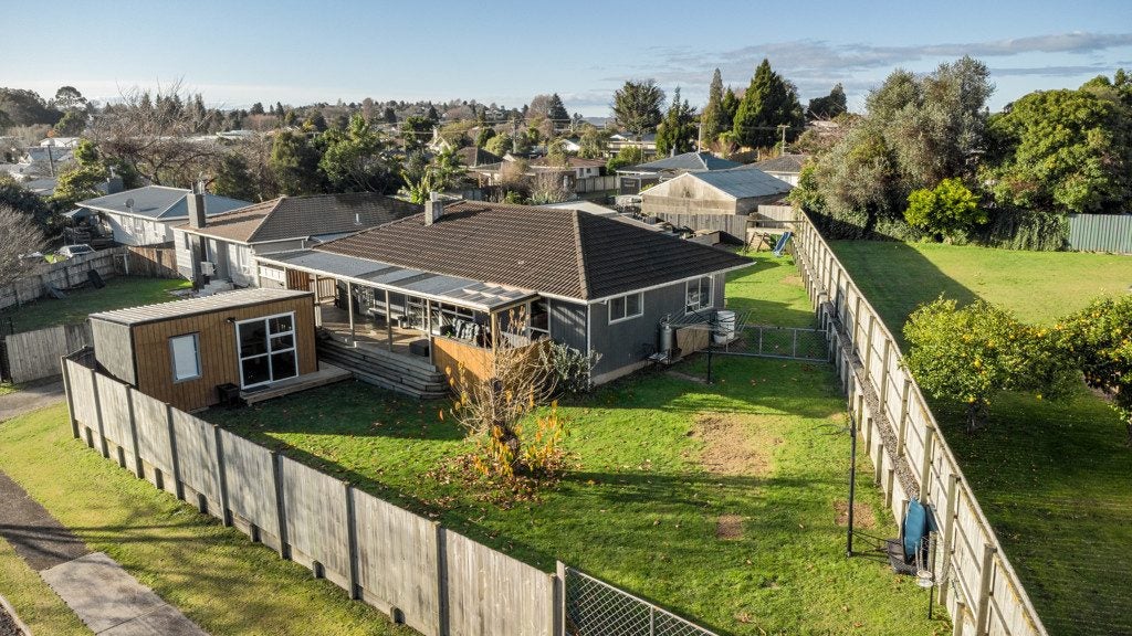 3 Rinaha Place, Koutu, Rotorua - Carousel 1