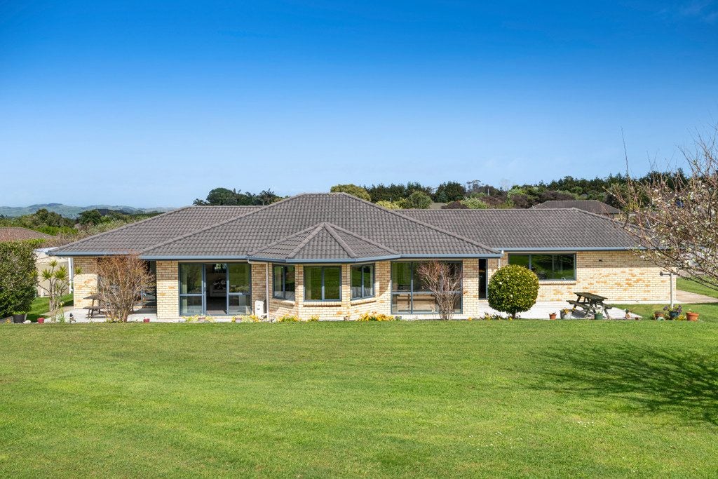 16 Omana Avenue, Shelly Beach, Helensville - Carousel 1