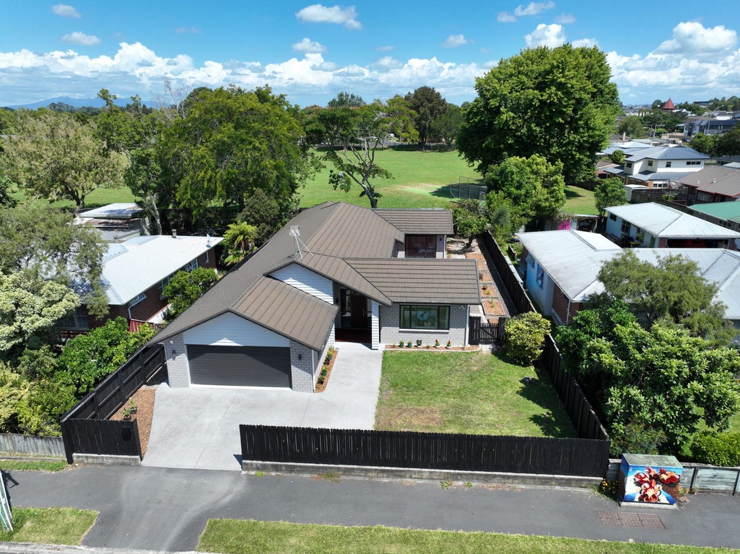 8 Berkley Avenue, Hillcrest, Hamilton - Carousel 2