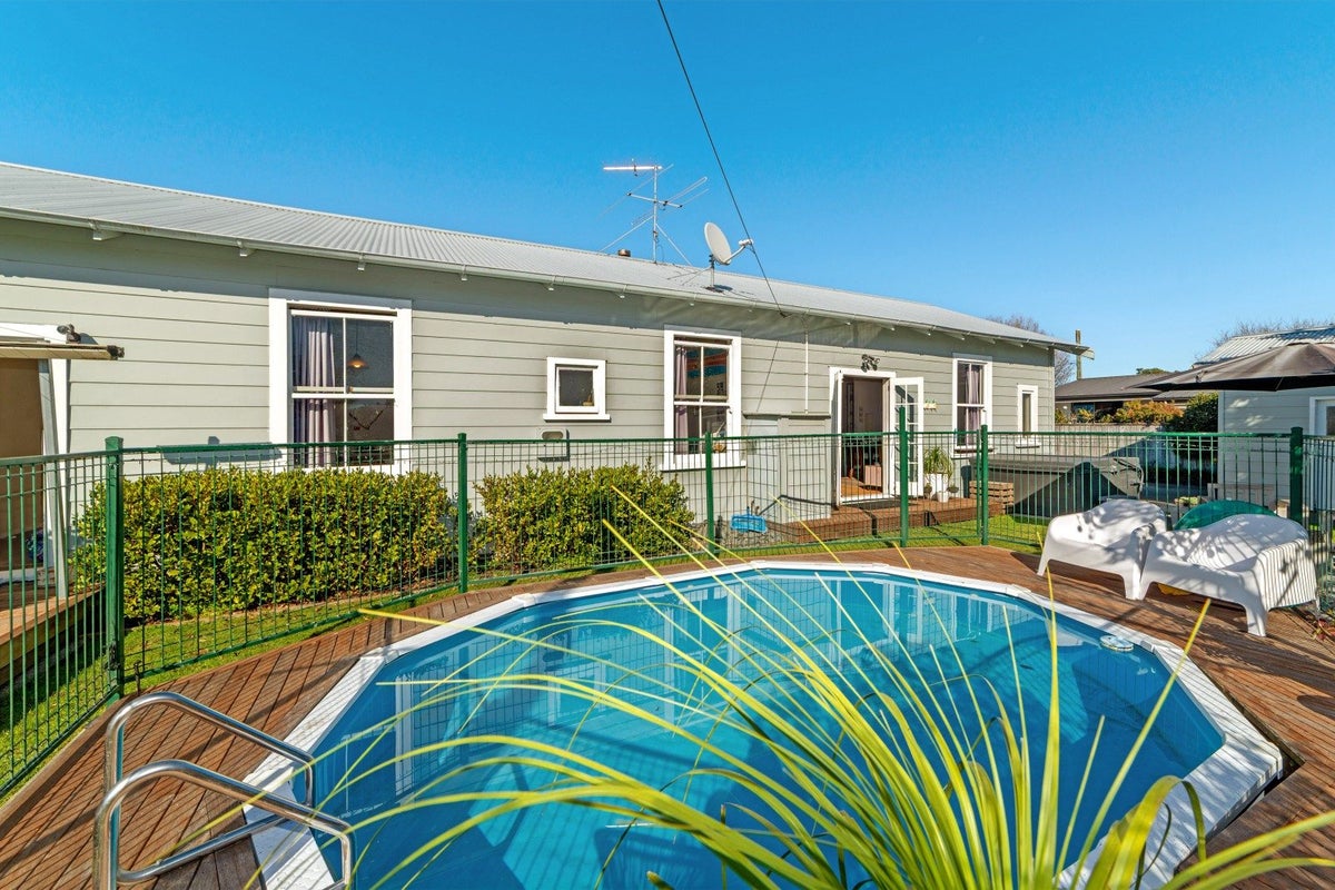 34 Ormond Road, Whataupoko, Gisborne - Carousel 1