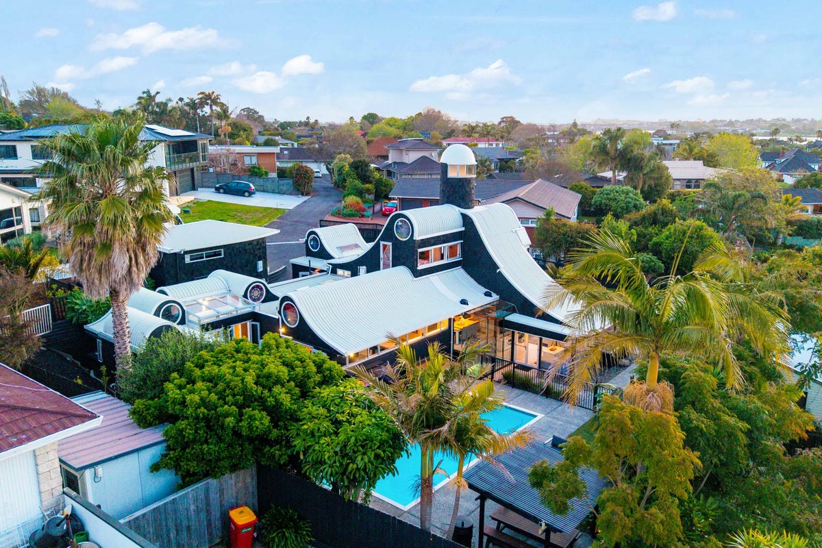10 Caithness Place, Farm Cove, Auckland - Carousel 1