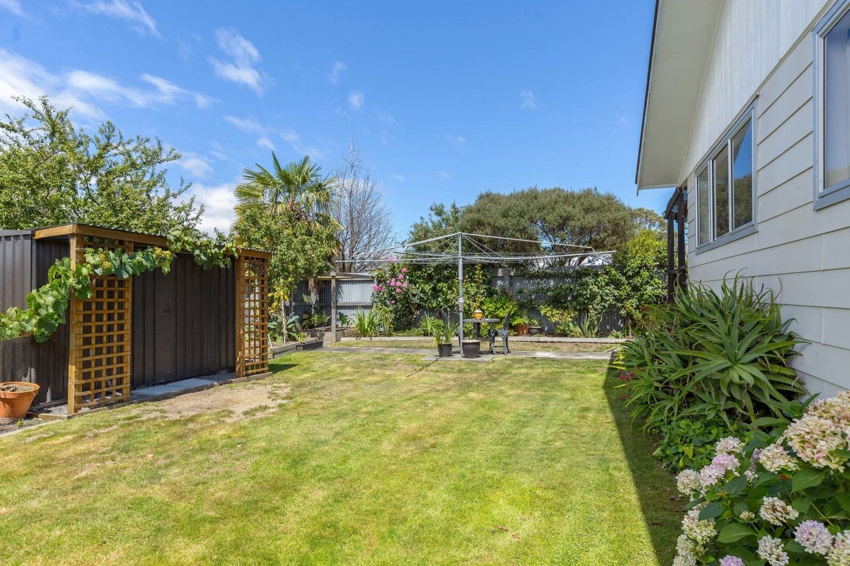 3 Okato Place, Kuripuni, Masterton - Carousel 24