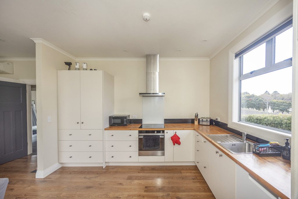64 Perth Street, South Hill, Oamaru - Carousel 2