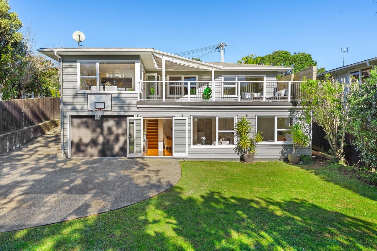 29 Kauri Glen Road, Northcote, Auckland - Carousel 1