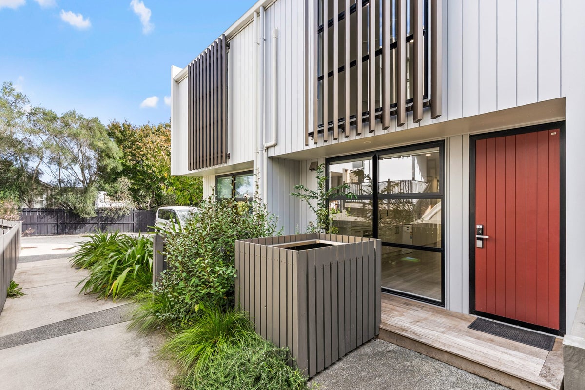 7B Range View Road, Mount Albert, Auckland - Carousel 1