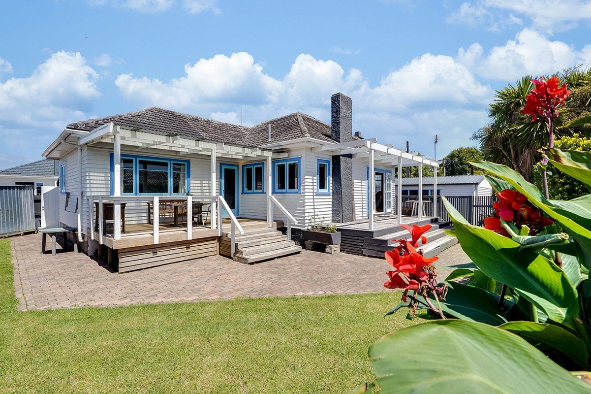 1160 Heaphy Terrace, Fairfield, Hamilton - Carousel 2