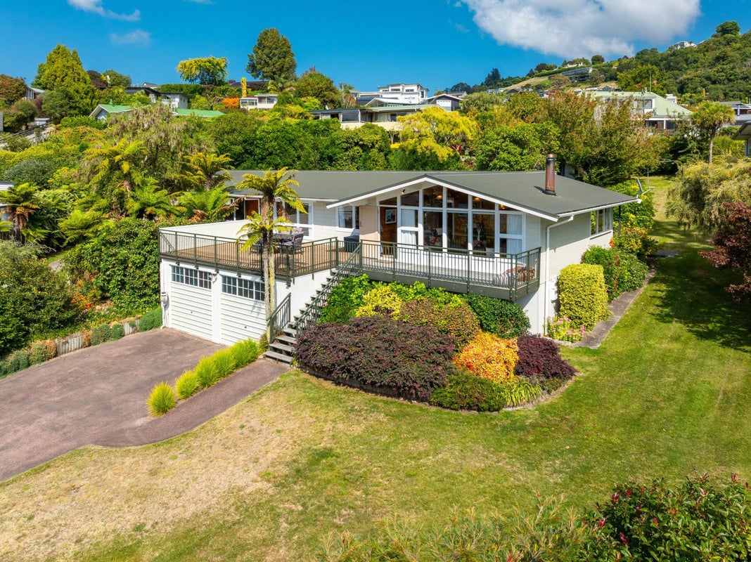 8 Earle Place, Acacia Bay, Taupo - Carousel 1