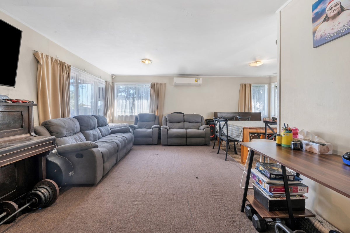 16 Vimy Place, Mangere, Auckland - Carousel 2