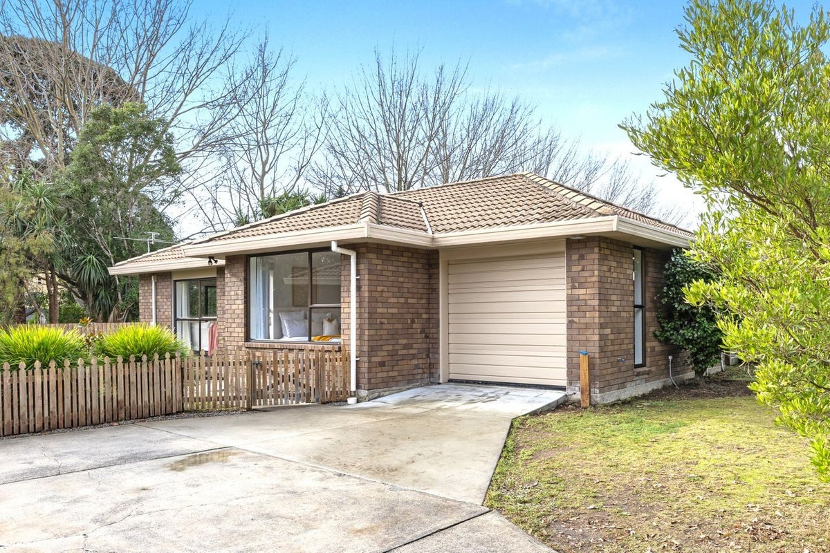 2/1 Gates Lane, Woolston, Christchurch - Carousel 1