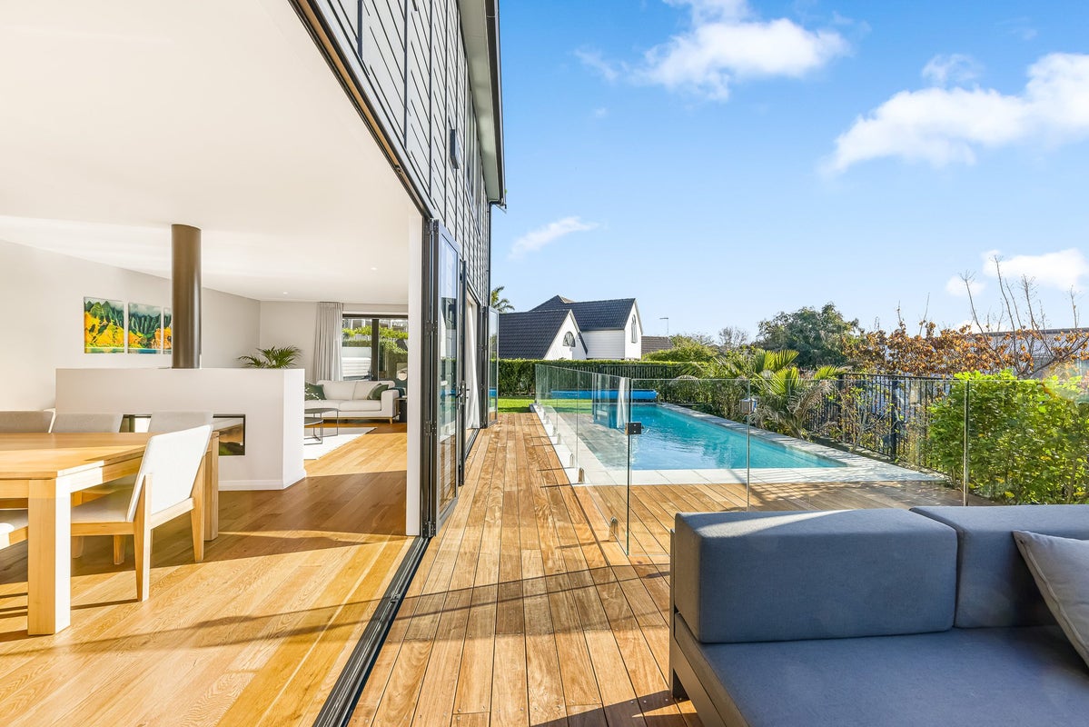 11 Sharon Road, Waiake, Auckland - Carousel 1