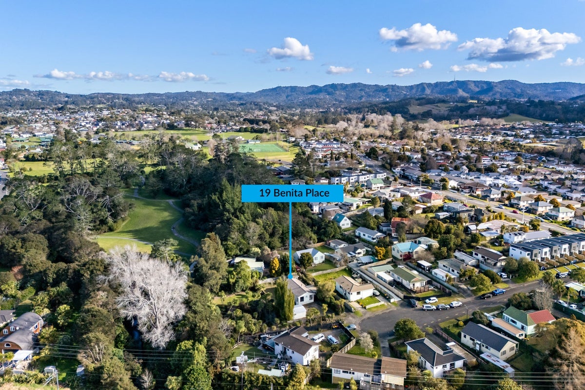 19 Benita Place, Sunnyvale, Auckland - Carousel 13