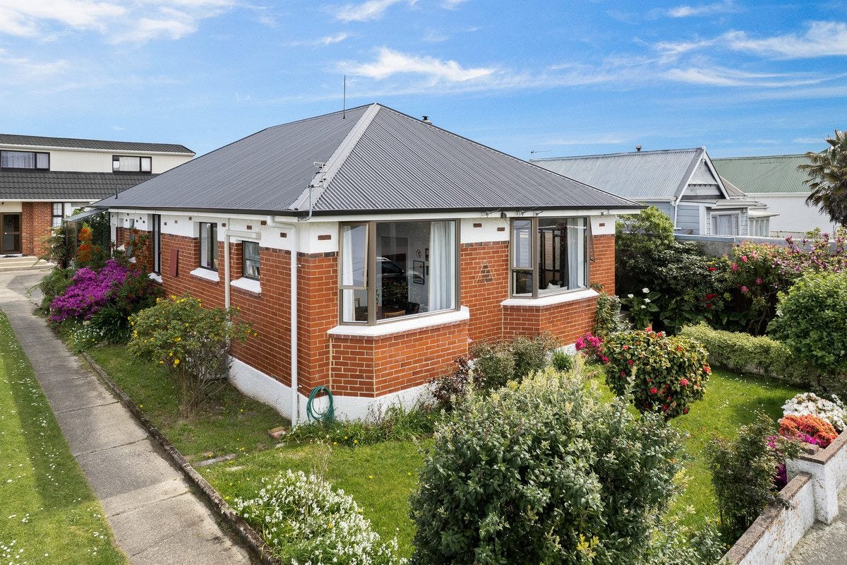 16 Eskvale Street, Saint Kilda, Dunedin - Carousel 1