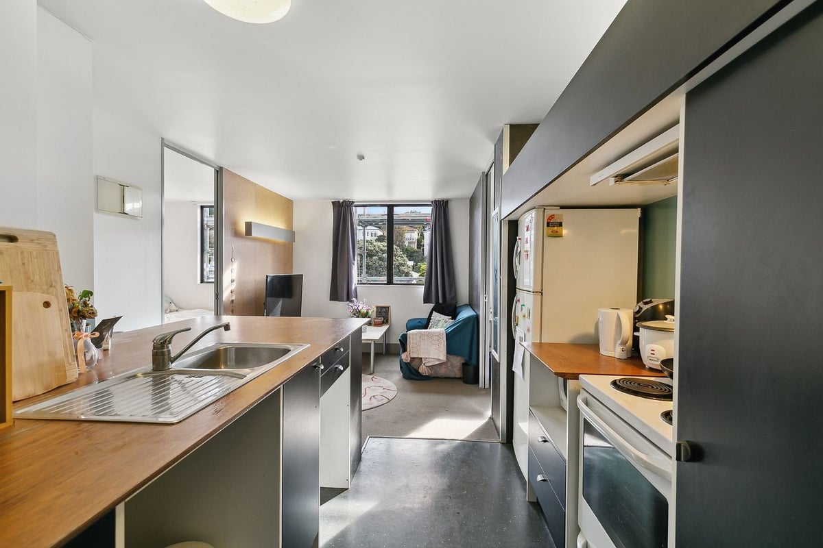 14/3 King Street, Mount Cook, Wellington - Carousel 1