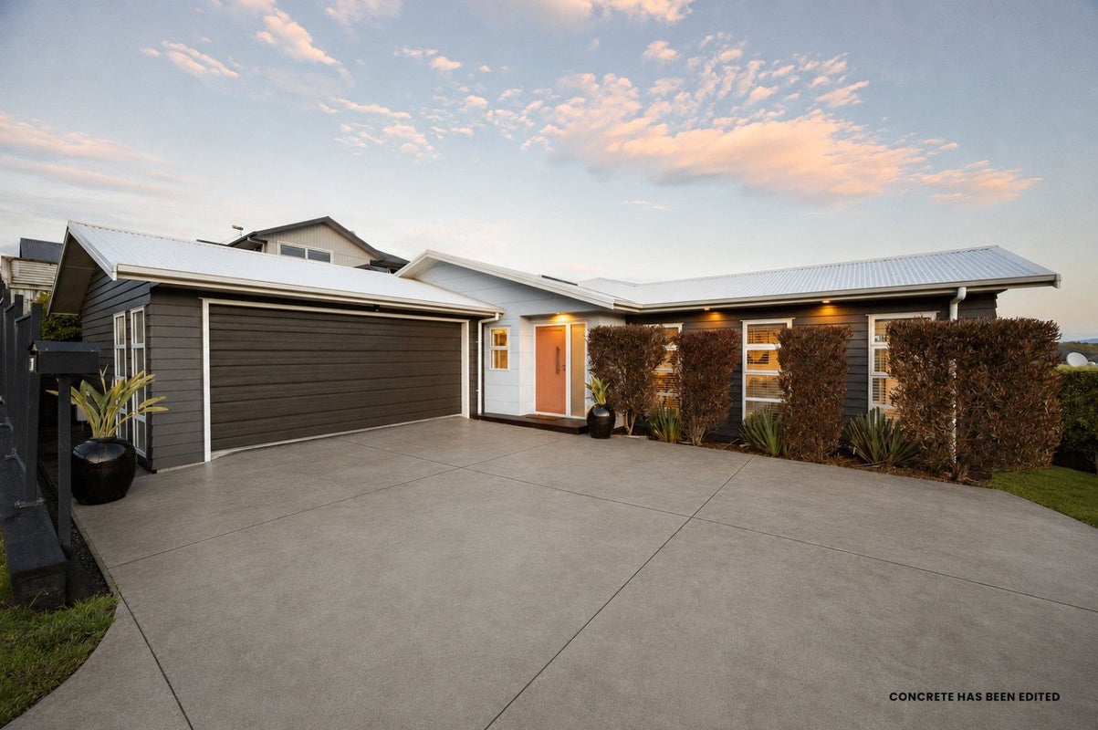 21 The Dales, Dinsdale, Hamilton - Carousel 1