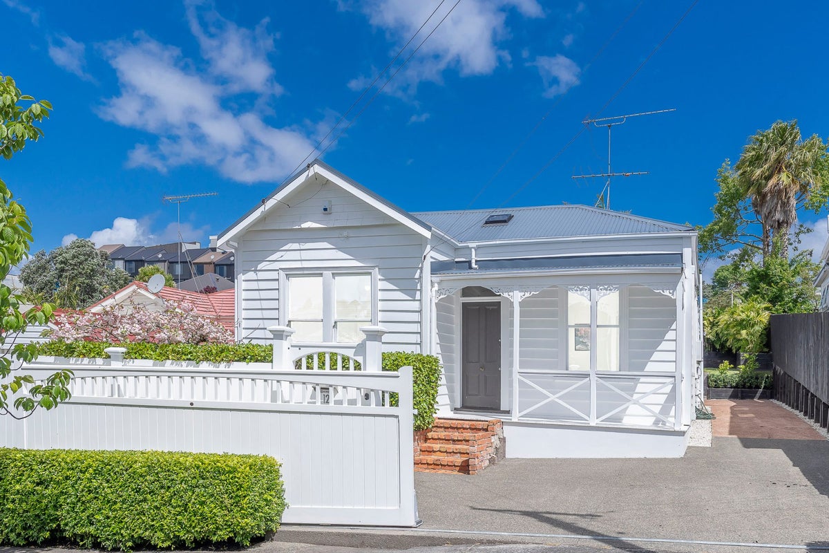 12 Third Avenue, Kingsland, Auckland - Carousel 1