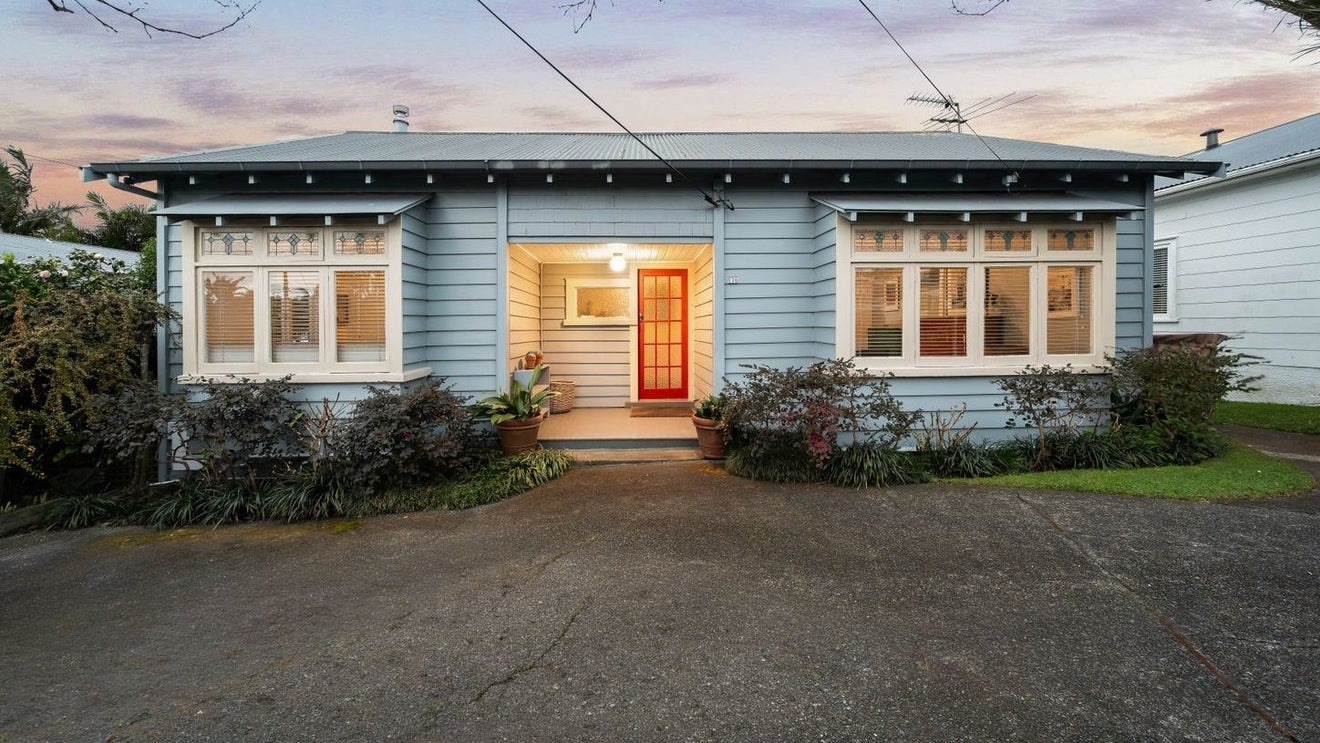 26 Egremont Street, Belmont, Auckland - Carousel 1