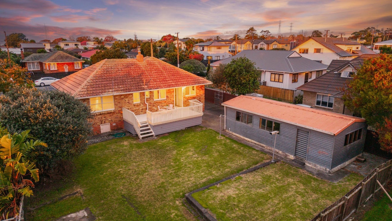 106 Flanshaw Road, Te Atatu South, Auckland - Carousel 2