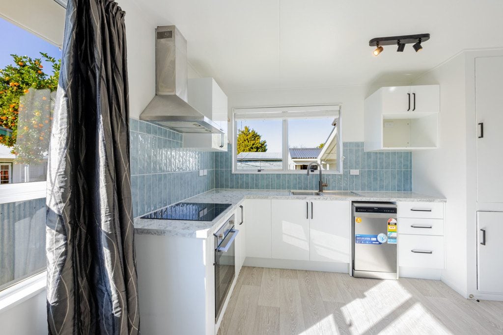 4 Cabot Place, Flaxmere, Hastings - Carousel 1