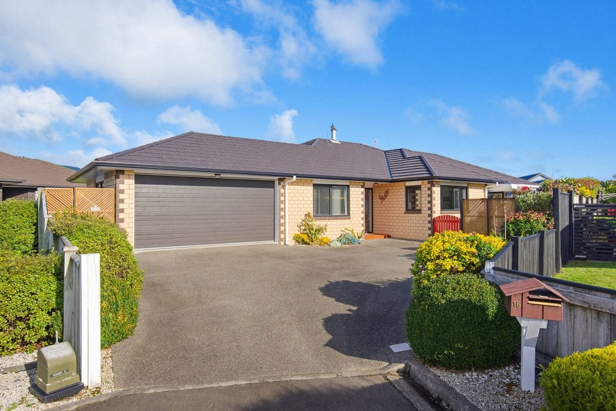 16 Pearson Place, Paraparaumu, Paraparaumu - Carousel 1