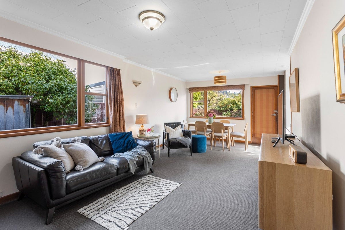120 Hargest Crescent, Saint Clair, Dunedin - Carousel 2