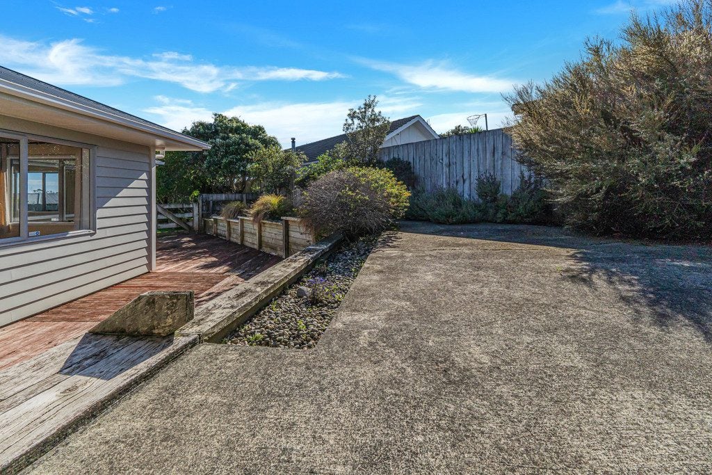 35 Cleat Street, Whitby, Porirua - Carousel 21
