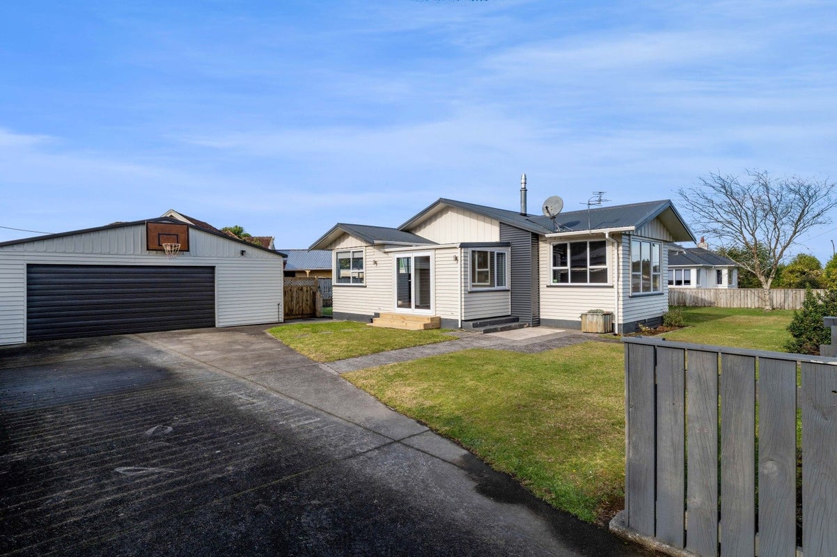 86 Brecon Road, Stratford - Carousel 1