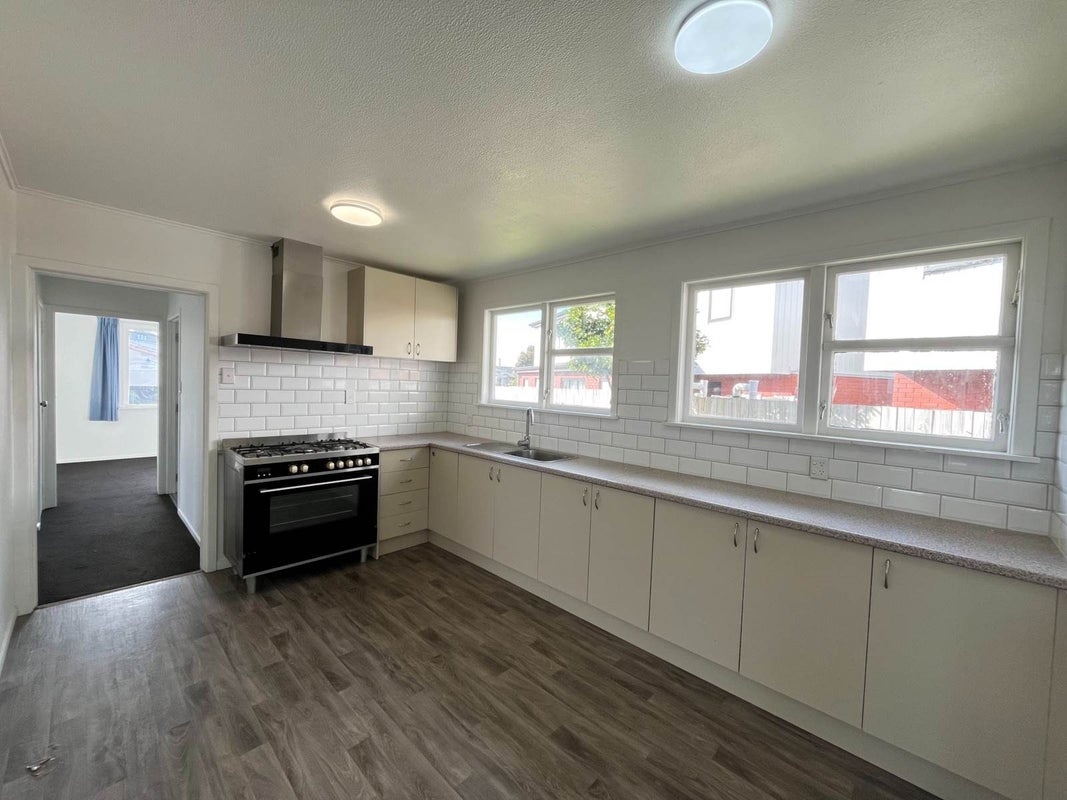 32 Kudu Road, Otara, Auckland - Carousel 2