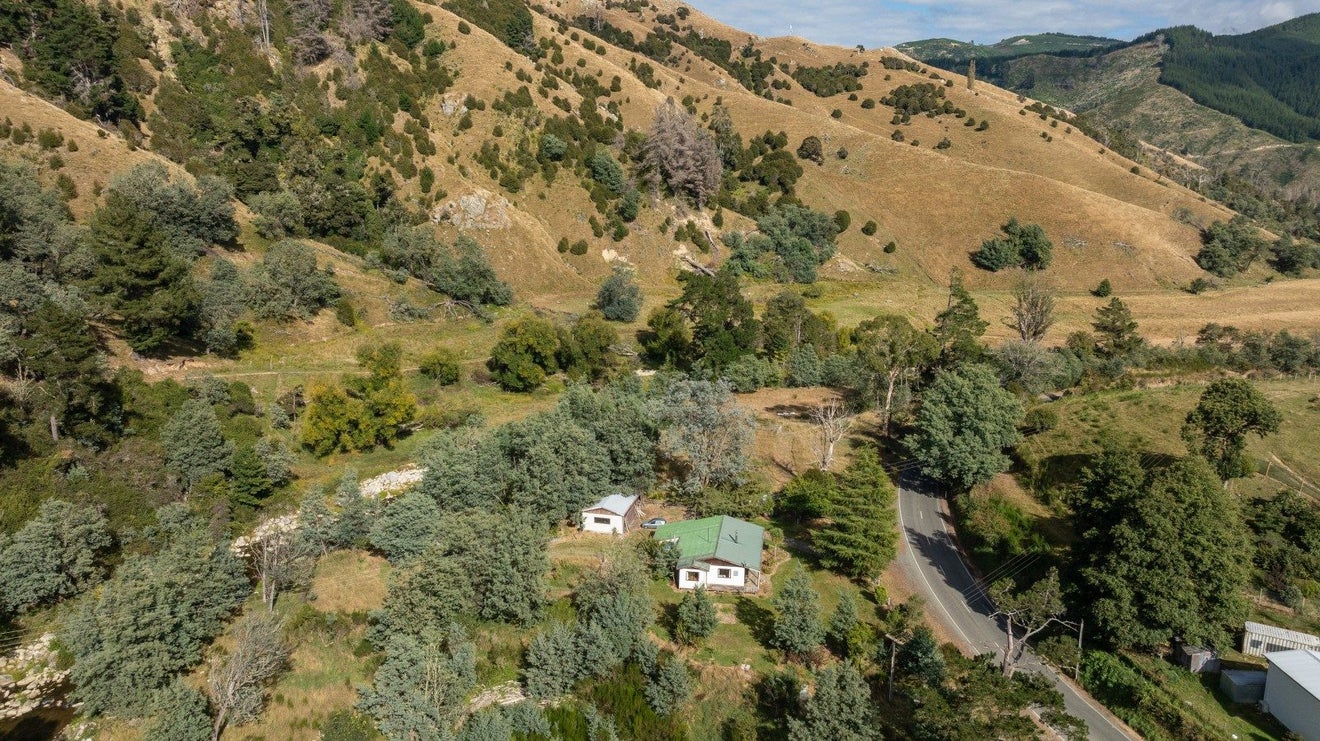 1845 Dovedale Road, Woodstock, Wakefield - Carousel 1
