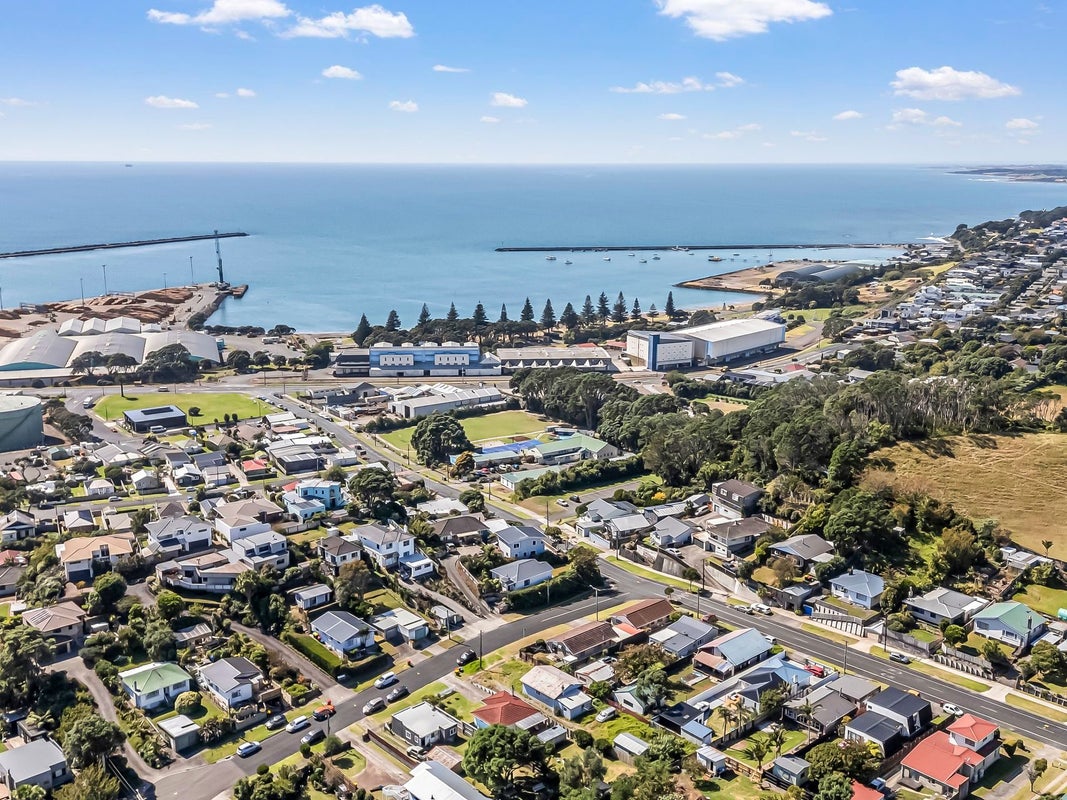 9 Parris Street, Moturoa, New Plymouth - Carousel 32