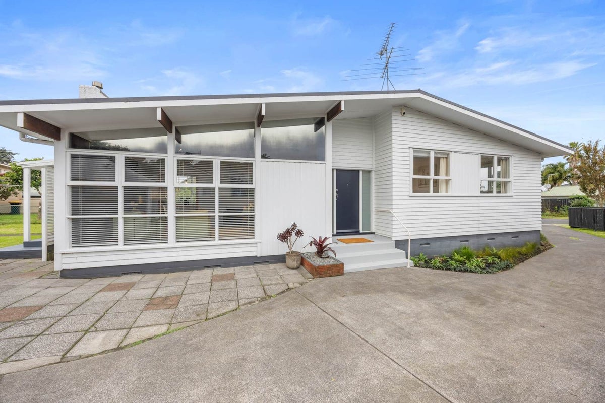 4 Dunstall Place, Mangere Bridge, Auckland - Carousel 1