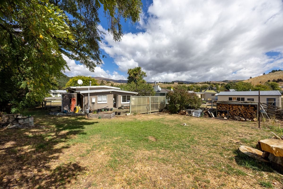 1 Reid Avenue, Luggate, Cromwell - Carousel 12