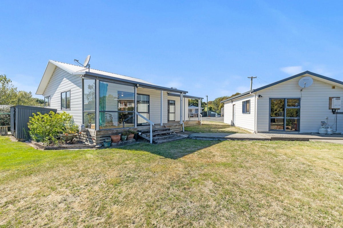 8 Key Crescent, Seddon - Carousel 1