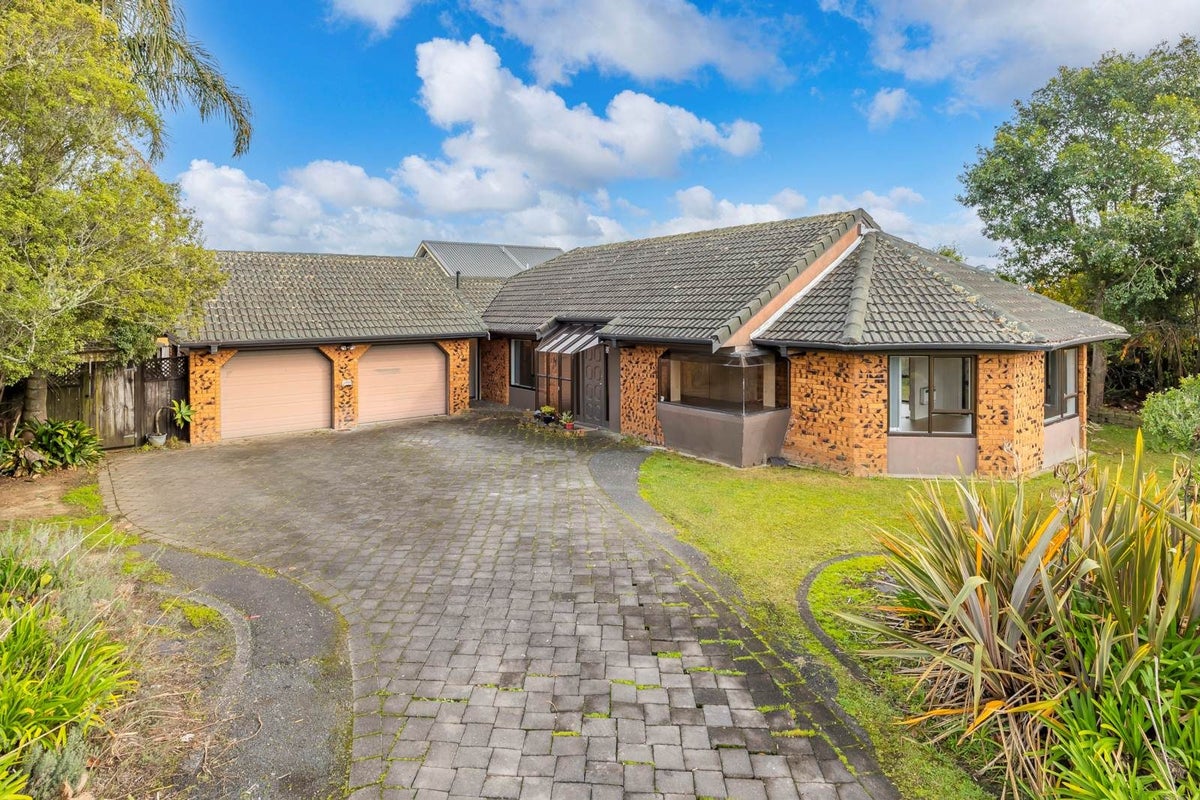 1 Larkspur Court, The Gardens, Auckland - Carousel 1