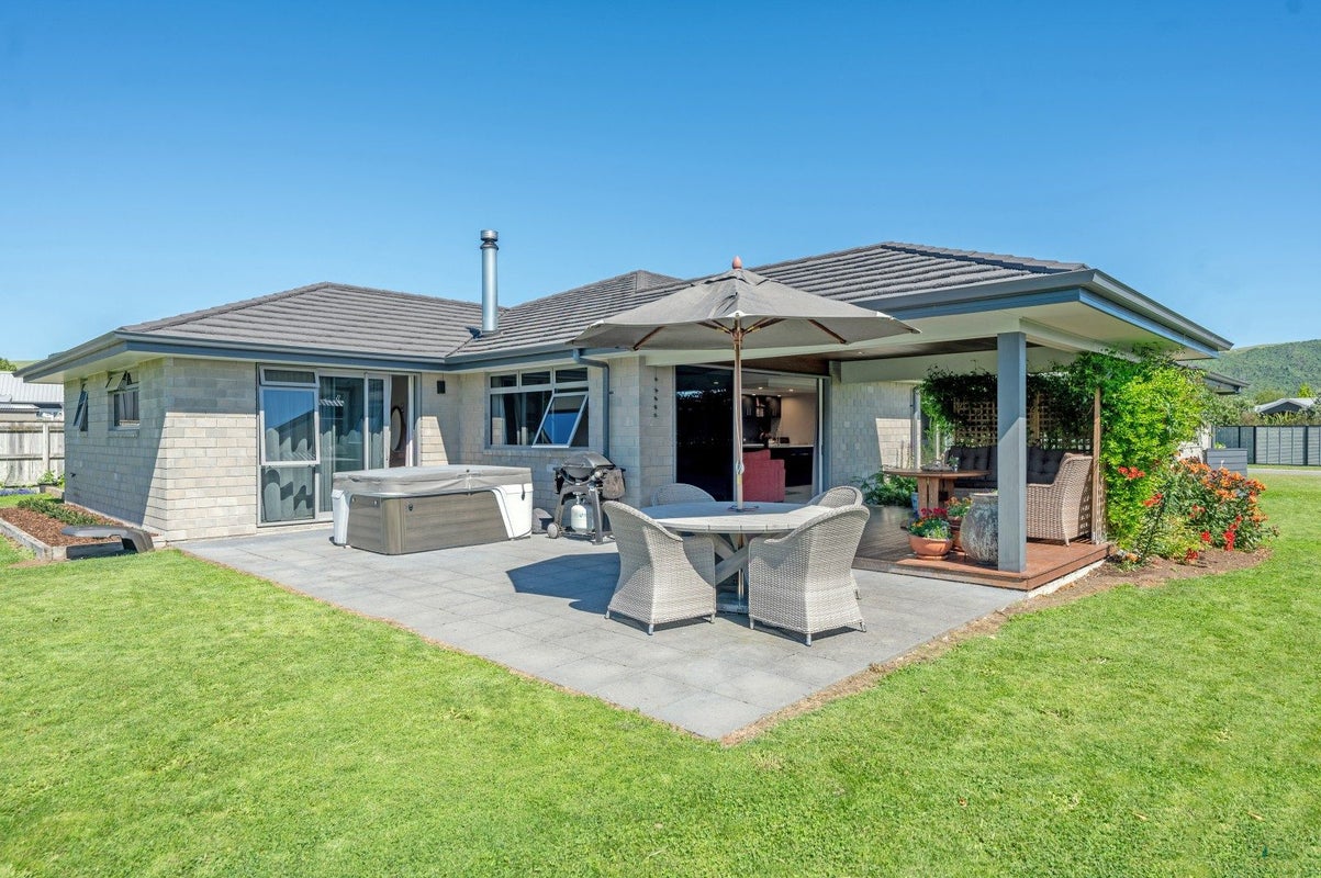 42 Montgomery Crescent, Kinloch, Taupo - Carousel 2