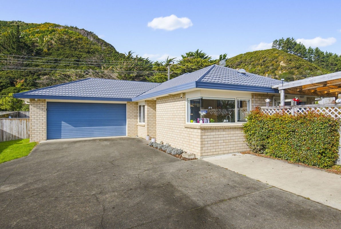 19 Villa Grove, Paraparaumu - Carousel 1