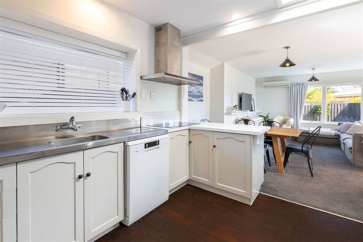 5 Cherry Place, Casebrook, Christchurch - Carousel 2