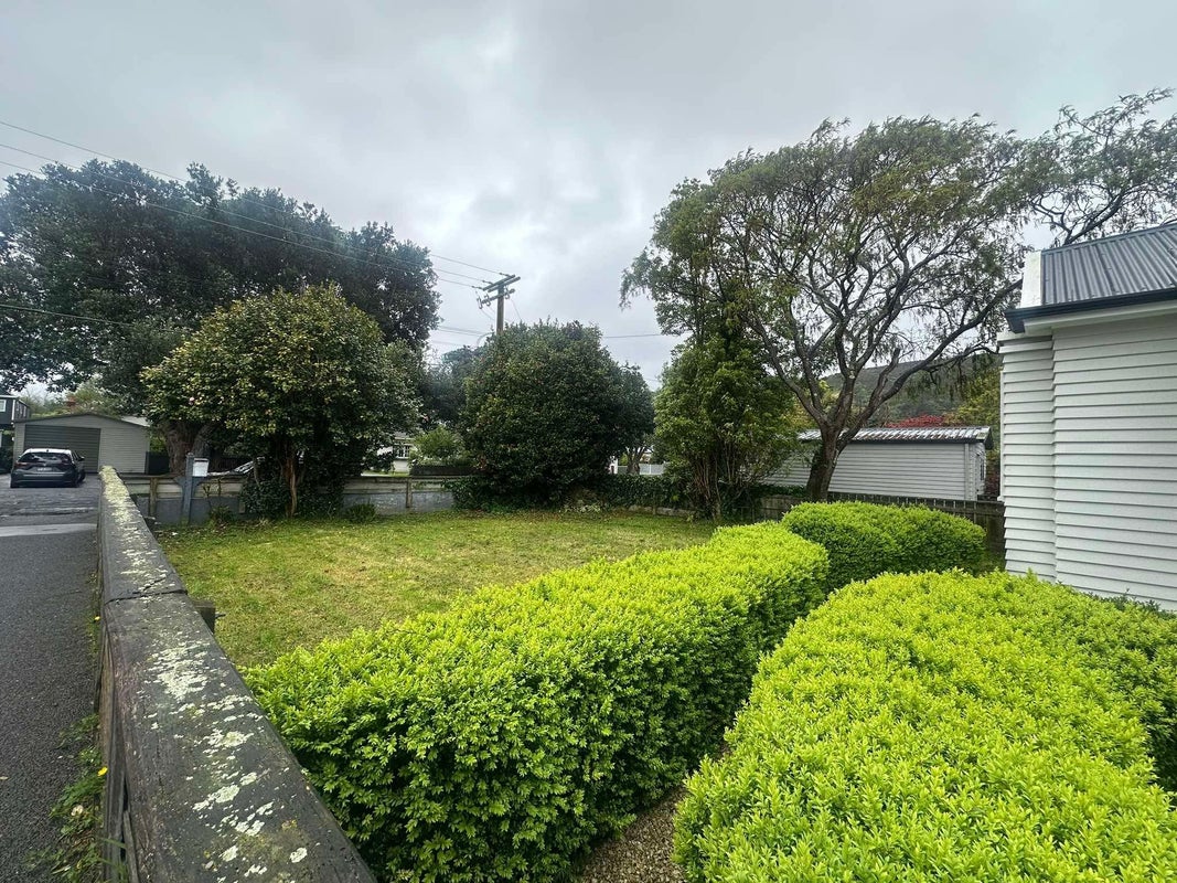 22 Saint Ronans Avenue, Waterloo, Lower Hutt - Carousel 2