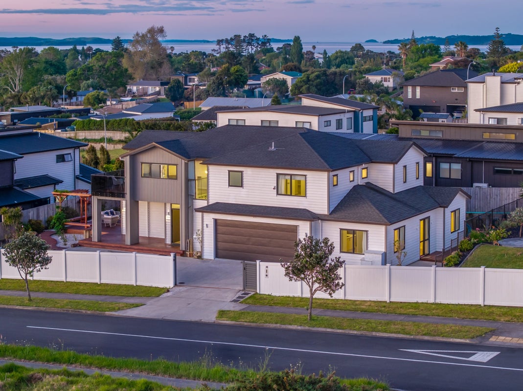48 Eighth View Avenue, Beachlands, Auckland - Carousel 1