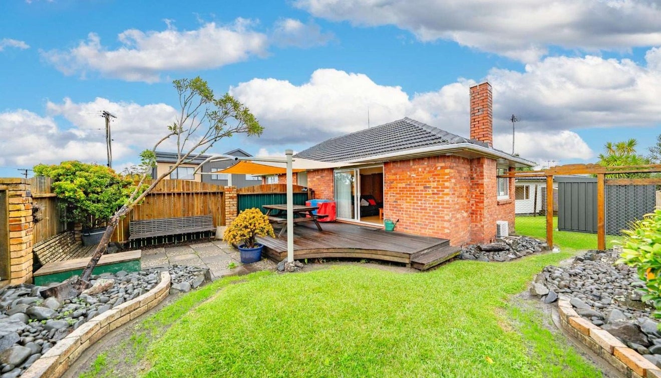 3 Poto Street, Te Atatu South, Auckland - Carousel 1