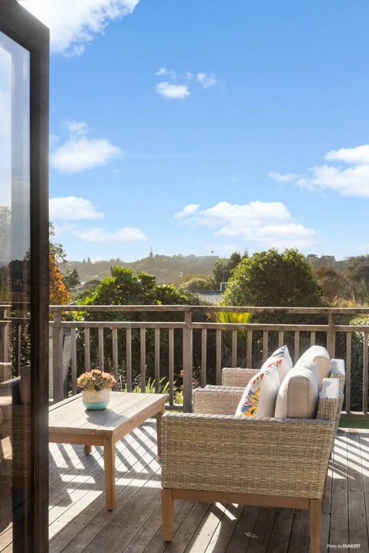 7 Highland Avenue, Titirangi, Auckland - Carousel 2