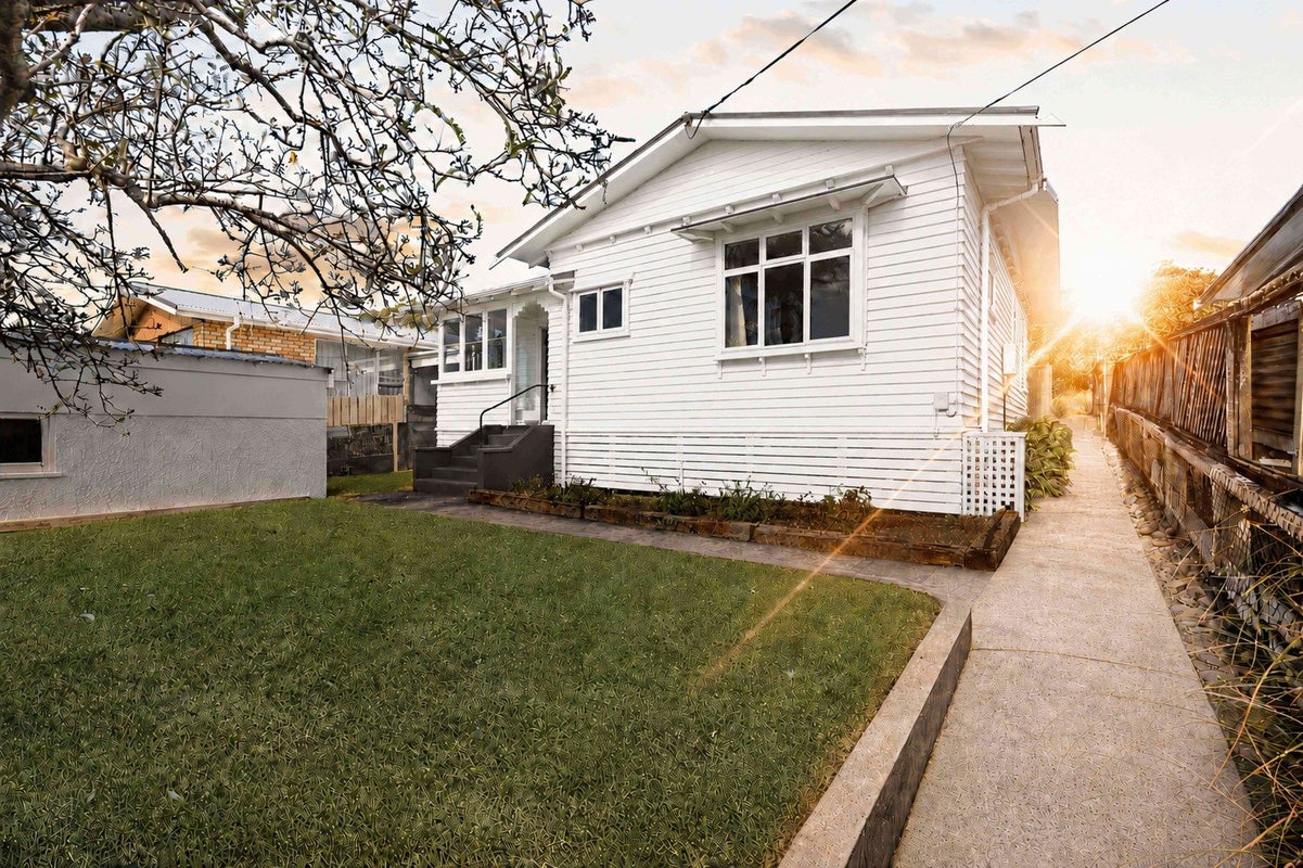 100 Lemon Street, New Plymouth, New Plymouth - Carousel 2