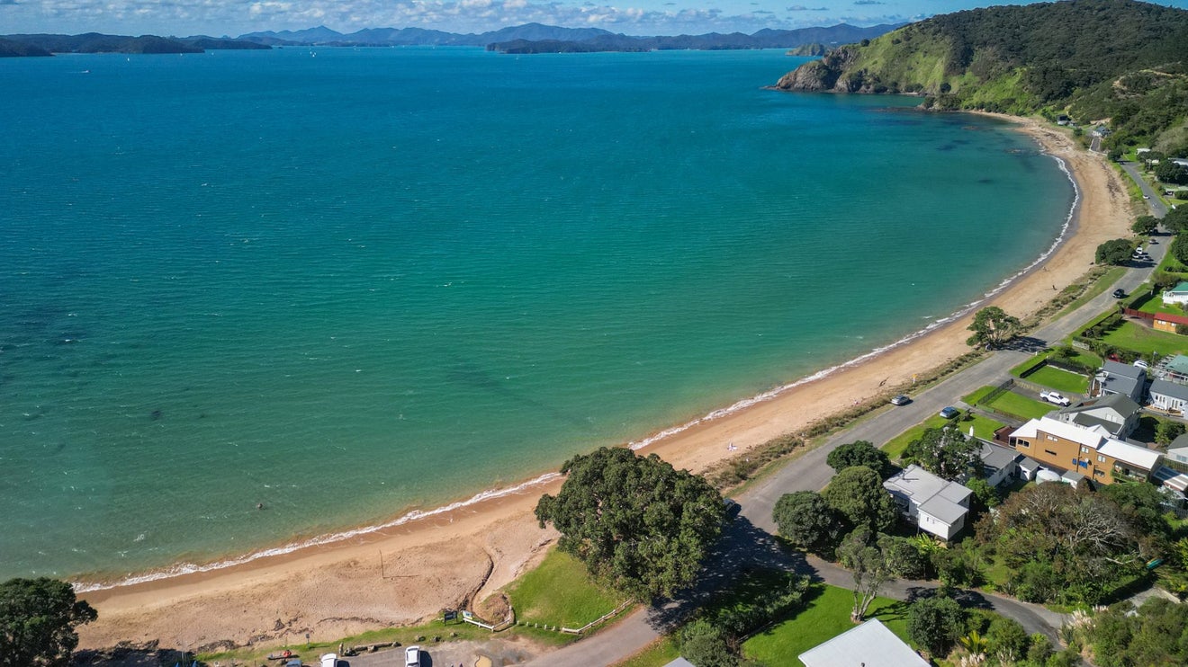 4 Queens View Road, Russell, Russell - Carousel 1