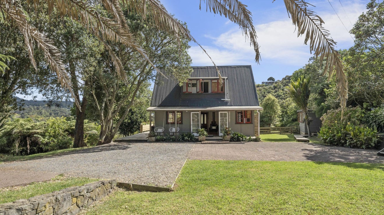 33D Landing Road, Titirangi, Auckland - Carousel 1