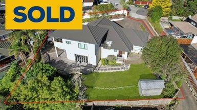 17 Eastwood Rise, Browns Bay, Auckland - Carousel 1