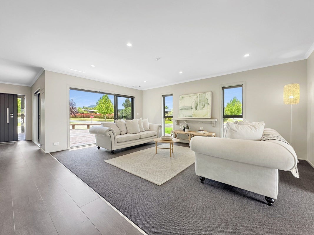 1 Montgomery Crescent, Kinloch, Taupo - Carousel 2