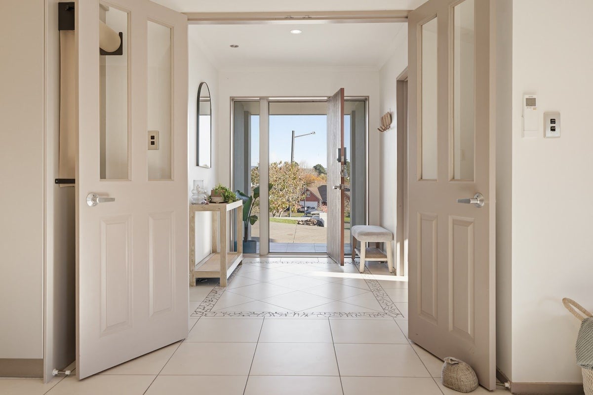 17 Lochay Place, Pyes Pa, Tauranga - Carousel 2