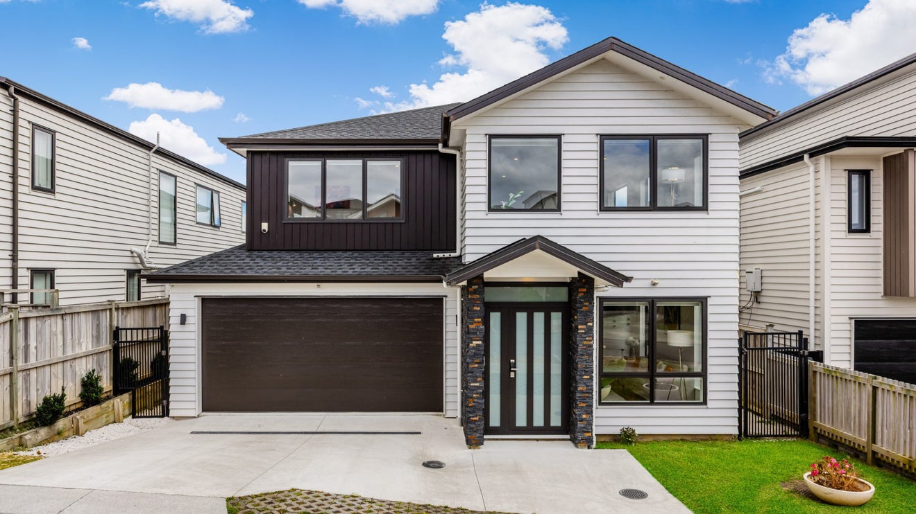 13 Paripari ST, Flat Bush, Auckland - Carousel 1
