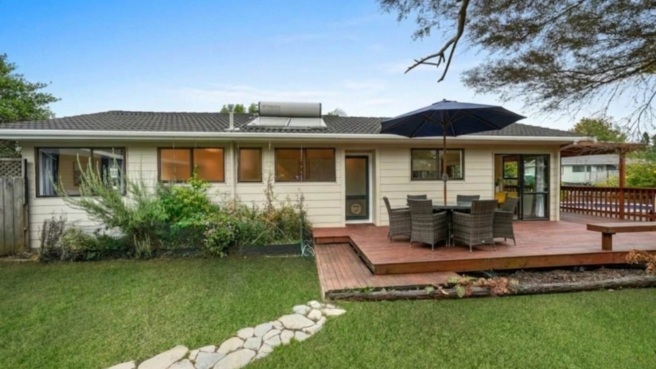 11 Glucina Place, Glen Eden, Auckland - Carousel 1