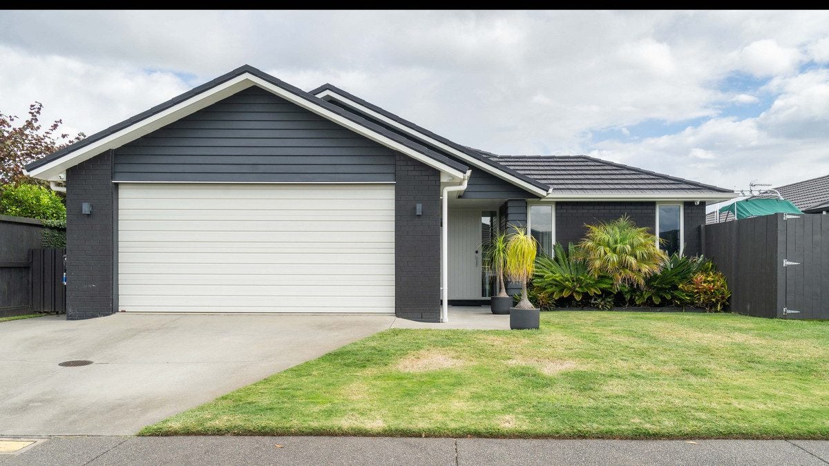 38 HIRIA CRESCENT, Papamoa Beach, Papamoa - Carousel 1
